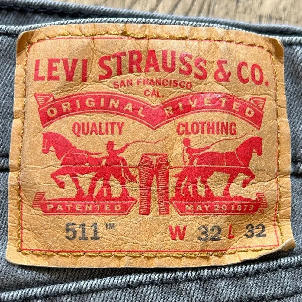 Levi's Men's Charcoal Gray Slim Jeans 👖 5 pockets for your gear ⚙️ stretch!